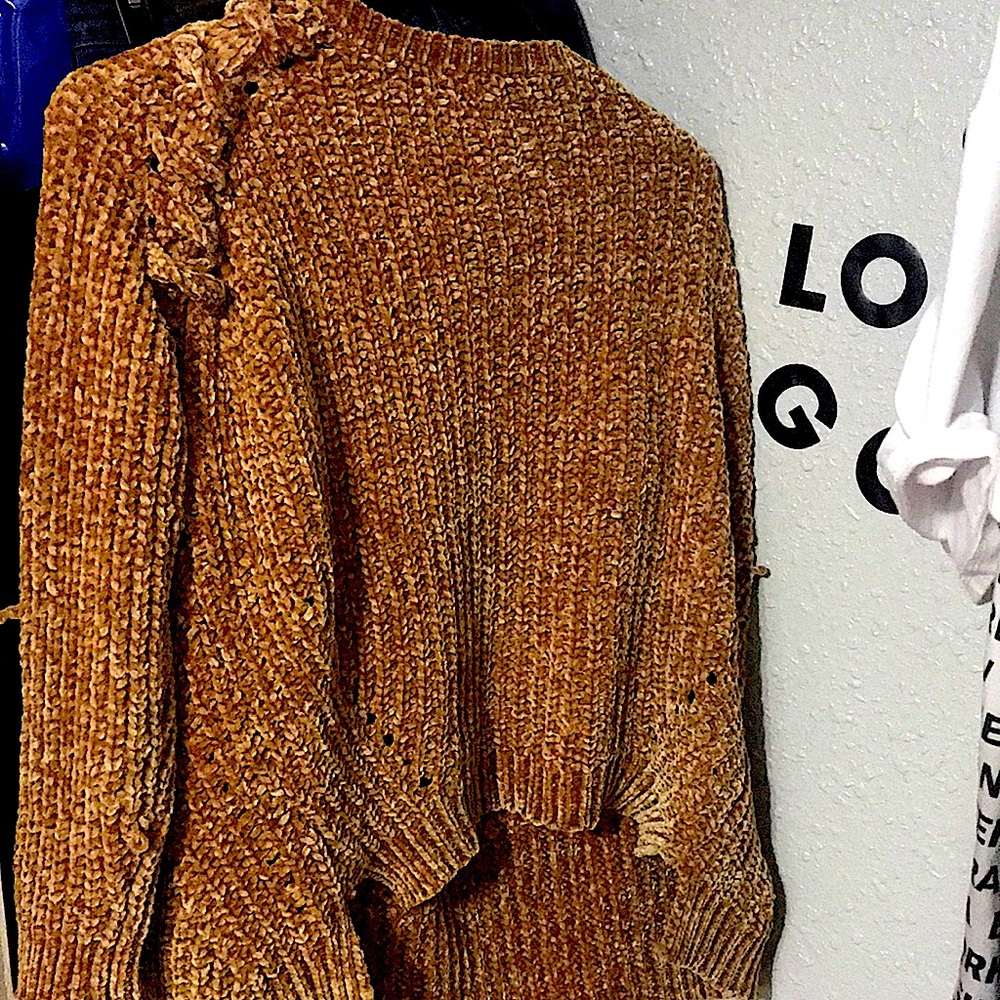 A renjo sweater